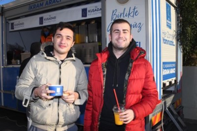 ÜNİVERSİTE ÖĞRENCİLERİNİN SABAH KAHVALTISI KUŞADASI BELEDİYESİ’NDEN