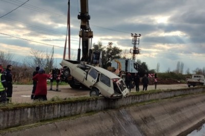 KUYUCAK'TA ARACIYLA SULAMA KANALINA UÇTU