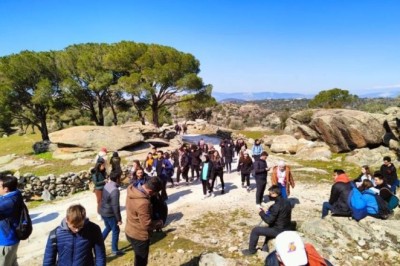 ADÜ DOĞA VE  YAŞAM  TOPLULUĞU  'ŞEHİTLER  ANISINA ' YÜRÜYÜŞ  GERÇEKLEŞTİRİLDİ