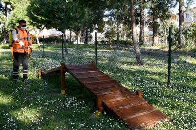 CAN DOSTLARIN PARK ALANLARI İLAÇLANIYOR