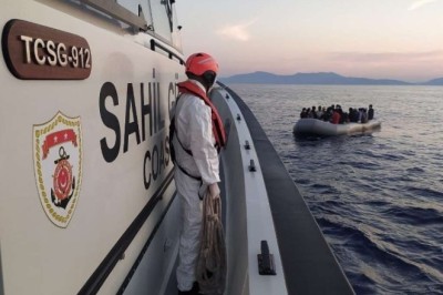 KUŞADASI AÇIKLARINDA 38 DÜZENSİZ GÖÇMEN YAKALANDI