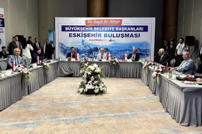 CHP’Lİ BÜYÜKŞEHİR BELEDİYE BAŞKANLARI ESKİŞEHİR’DE BULUŞTU