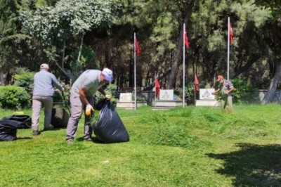 30 AĞUSTOS ÖNCESİ SÖKE ŞEHİTLİĞİ'NDE TEMİZLİK YAPILDI