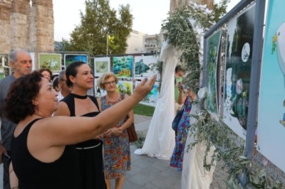 SELÇUK'TA BARIŞ GÜNÜ KARİKATÜR SERGİSİ AÇILDI