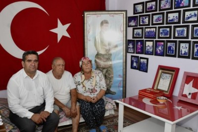 KUŞADASI'NIN 100. KURTULUŞ YILINDA ŞEHİT AİLELERİ VE GAZİLER UNUTULMADI