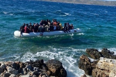 DİLEK BOĞAZI AÇIKLARINDA 49 DÜZENSİZ GÖÇMEN KURTARILDI