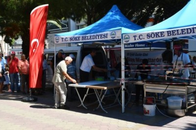 SÖKE'DE ŞEHİT VE GAZİLER İÇİN LOKMA HAYRI YAPILDI