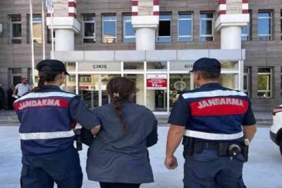 25 YIL KESİNLEŞMİŞ CEZADAN ARANIRKEN SUÇÜSTÜ  YAKALANDI