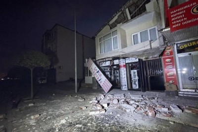 DÜZCE'DE GECE YARISI KORKUTAN DEPREM!