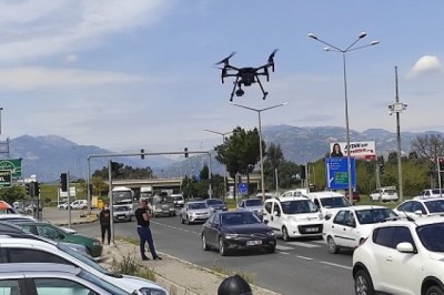 TRAFİKTE KURALLARA UYMAYAN SÜRÜCÜLER DRONEDAN KAÇAMADI