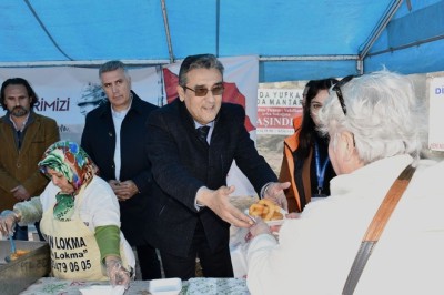 KUŞADASI BELEDİYESİ’NDEN ÇANAKKALE ŞEHİTLERİ İÇİN LOKMA HAYRI