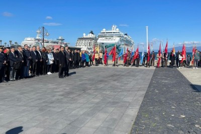 KUŞADASI'NDA ÇANAKKALE ŞEHİTLERİNİ ANMA TÖRENİ YAPILDI