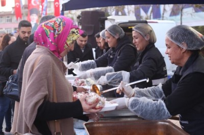 BİNLERCE İNSAN BÜYÜKŞEHİR'İN İFTAR SOFRALARINDA