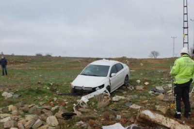 AYDIN'DA LASTİĞİ PATLAYAN OTOMOBİL YOLDA TAKLA ATTI!