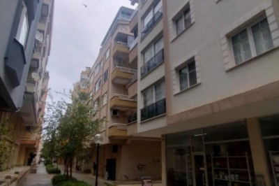 DİDİM'DE APARTMANDAN DÜŞEN GENÇ HAYATA GÖZLERİNİ YUMDU