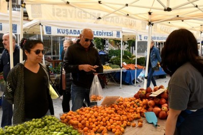 KUŞADASI YÖRESEL VE İYİ TARIM ÜRÜNLERİ SOKAĞI'NDA HERKES MUTLU!