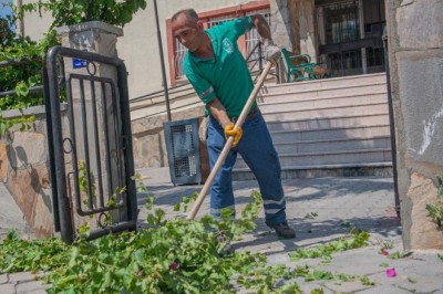 KUŞADASI'NIN DÖRT BİR YANINDA BAYRAM TEMİZLİĞİ!